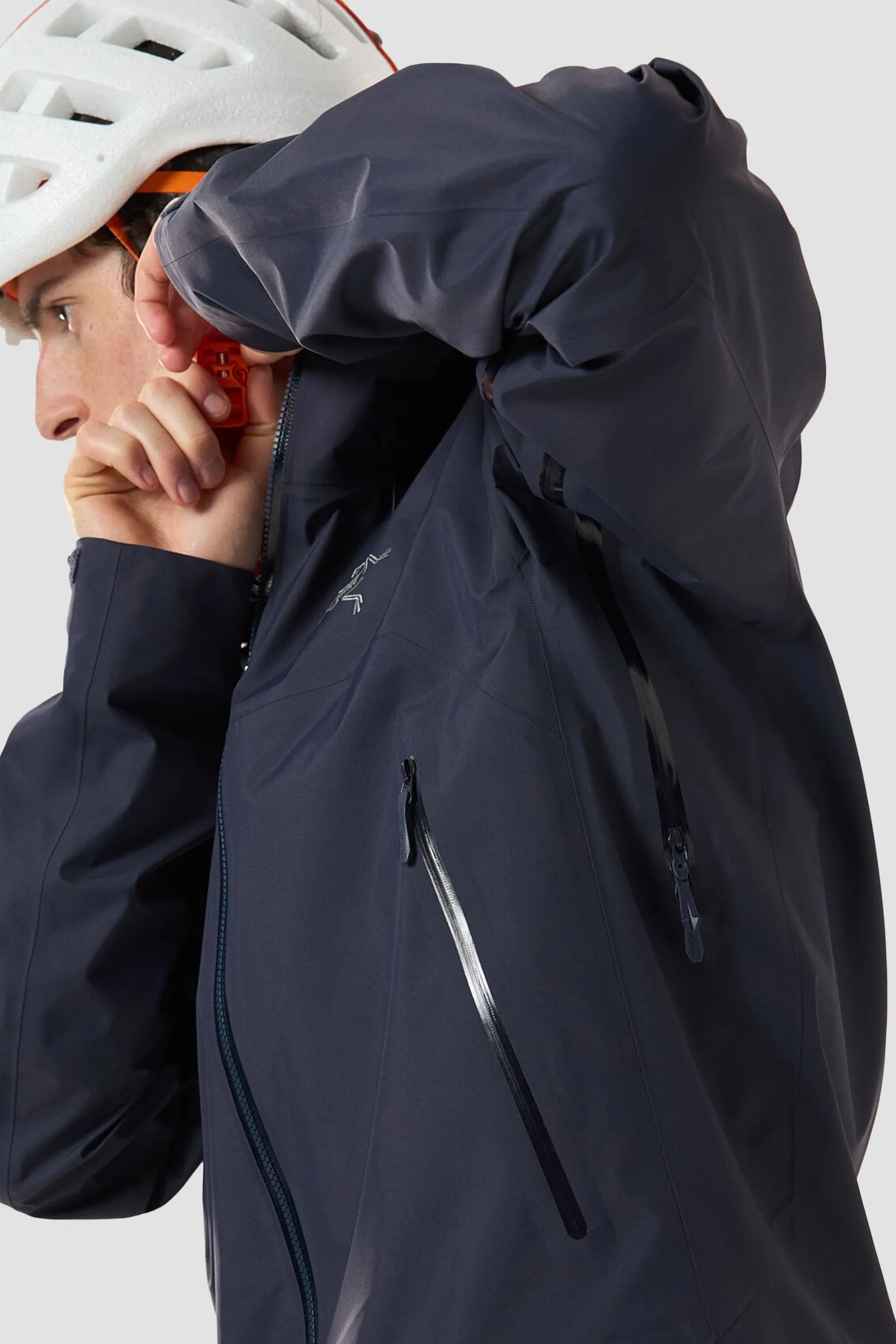 Arc'teryx Men's Beta SL Jacket in Black Sapphire