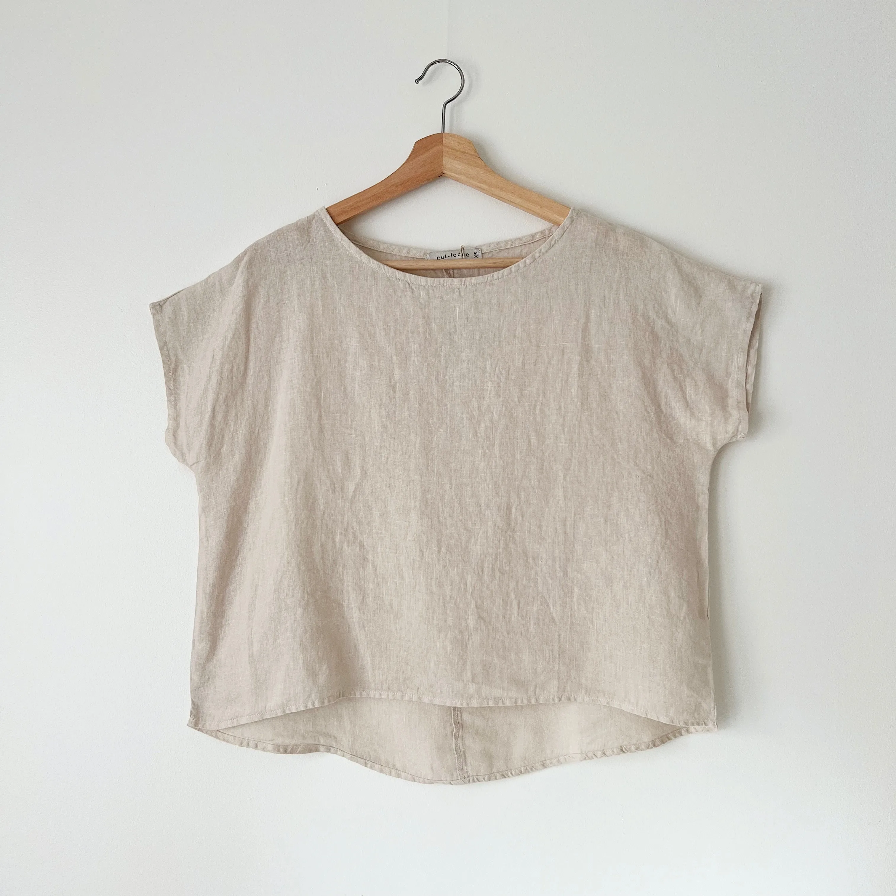 Cut Loose | High Low Linen Tee in Jicama